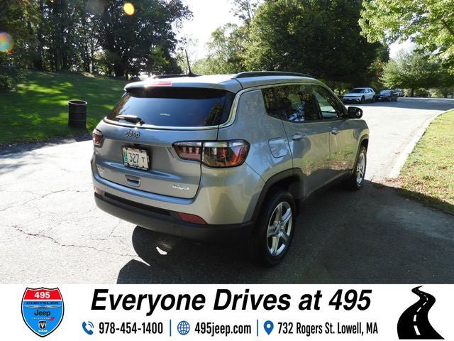 Used 2023 Jeep Compass Latitude AWD/4WD image 5
