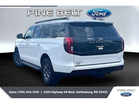 Used 2025 Ford Expedition Max Active AWD/4WD image 2