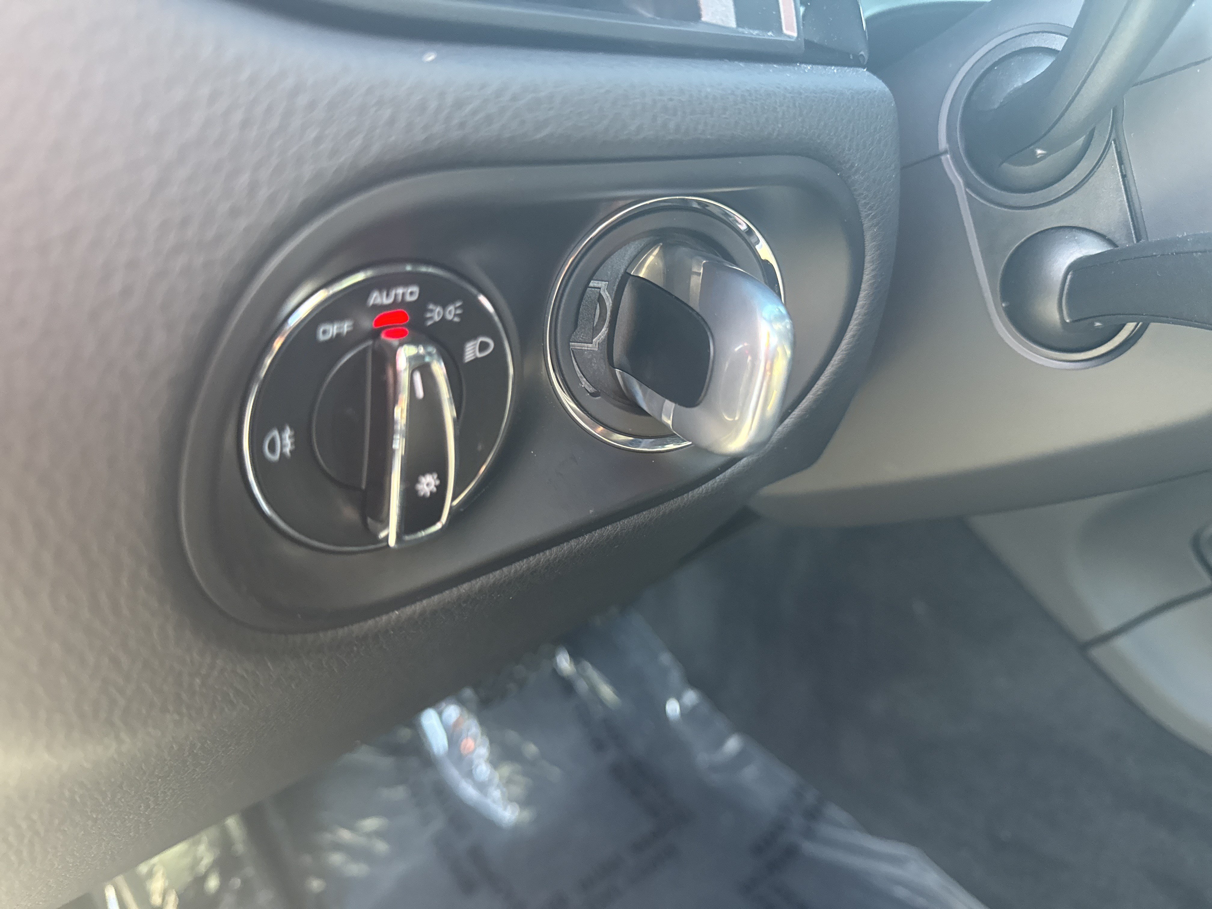 Used 2025 Porsche Macan AWD/4WD image 17