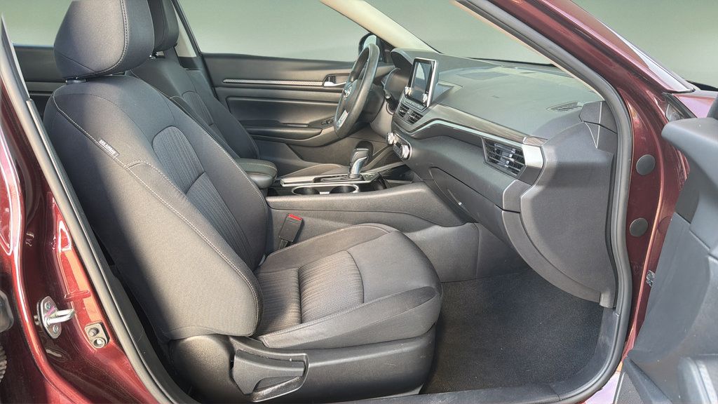 Certified 2024 Nissan Altima 2.5 SV FWD image 11