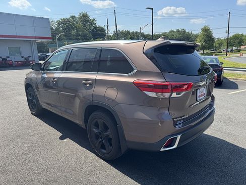 Certified 2019 Toyota Highlander Limited AWD/4WD image 7