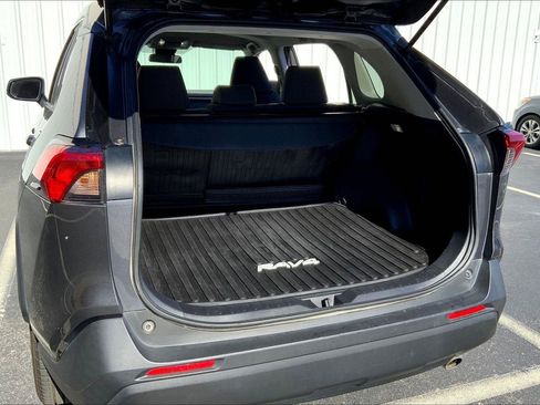 Used 2022 Toyota RAV4 LE image 25