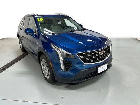 Used 2019 Cadillac XT4 Luxury w/ Cold Weather Package image 1