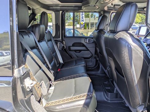 Used 2021 Jeep Wrangler Unlimited Sahara image 35