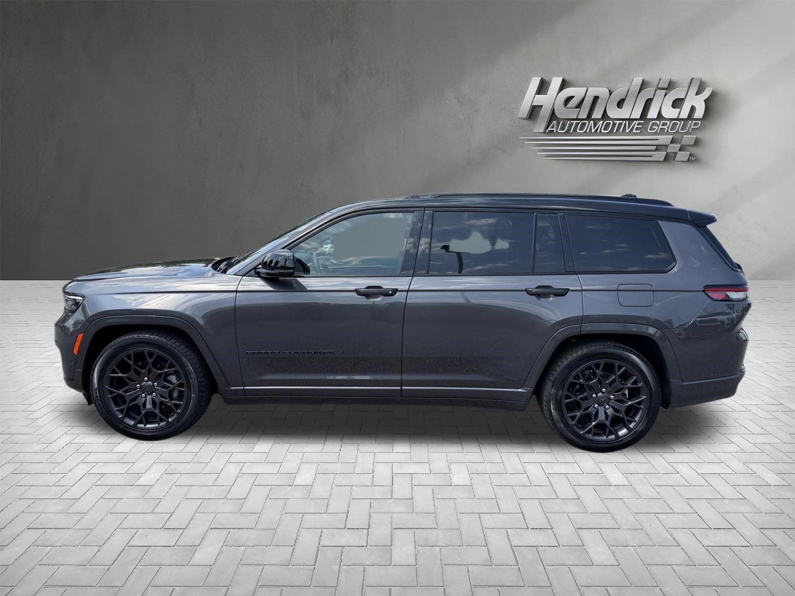 Used 2025 Jeep Grand Cherokee L Summit w/ Obsidian Package AWD/4WD image 7