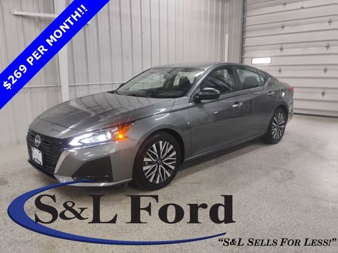 Used 2024 Nissan Altima 2.5 SV image 1