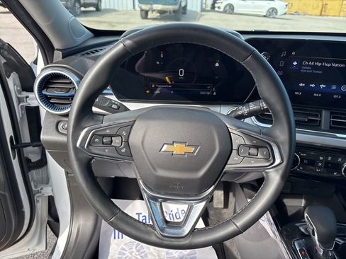 Used 2025 Chevrolet Trax LT w/ LT Convenience Package image 30
