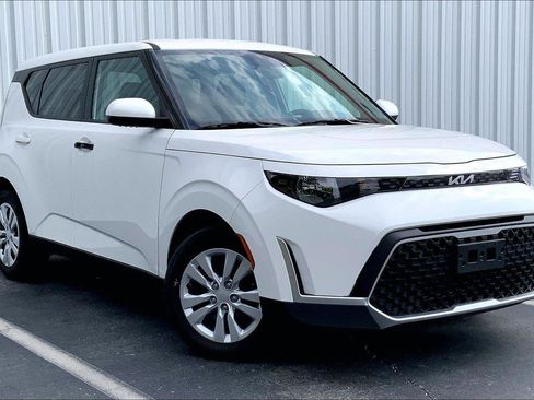 Used 2025 Kia Soul LX FWD image 31
