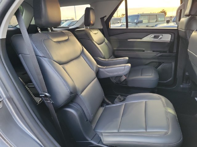 Used 2025 Ford Explorer Active w/ Active Comfort Package RWD image 19