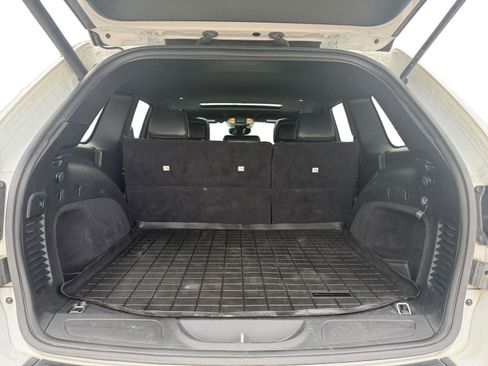 Used 2020 Jeep Grand Cherokee Altitude image 23