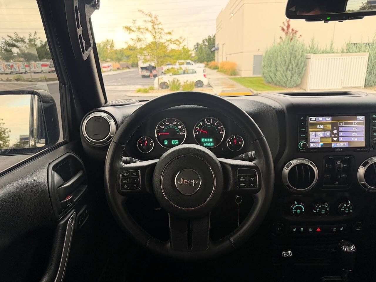 Used 2018 Jeep Wrangler Unlimited Sahara w/ Connectivity Group AWD/4WD image 32
