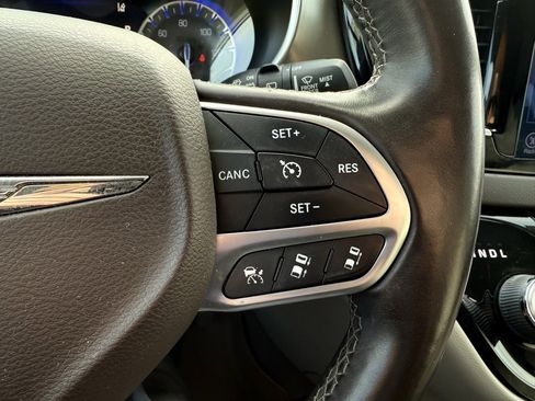 Used 2017 Chrysler Pacifica Touring-L Plus w/ Advanced Safetytec Group image 23