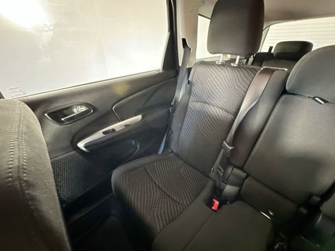 Used 2019 Dodge Journey SE w/ Connectivity Group FWD image 12