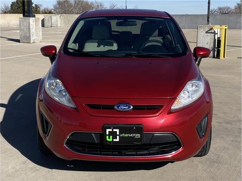 Used 2011 Ford Fiesta SE w/ 203A Rapid Spec Order Code image 2