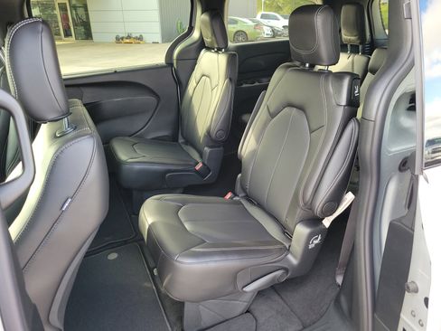 New 2026 Chrysler Voyager LX image 16