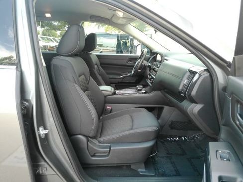 Used 2024 Nissan Pathfinder SV w/ Black Appearance Package FWD image 19