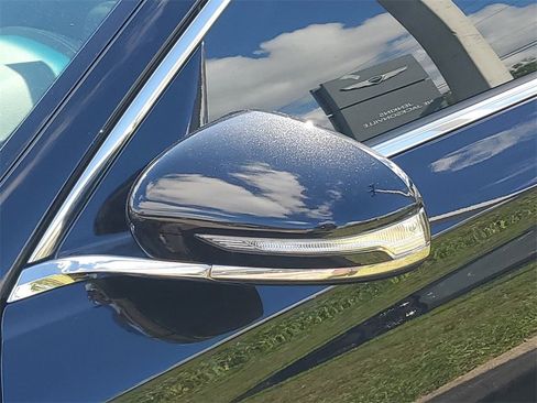 Used 2025 Genesis G70 2.5T image 8