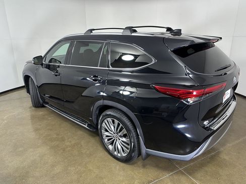 Used 2021 Toyota Highlander Platinum AWD/4WD image 6