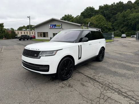 Used 2023 Land Rover Range Rover SE AWD/4WD image 2