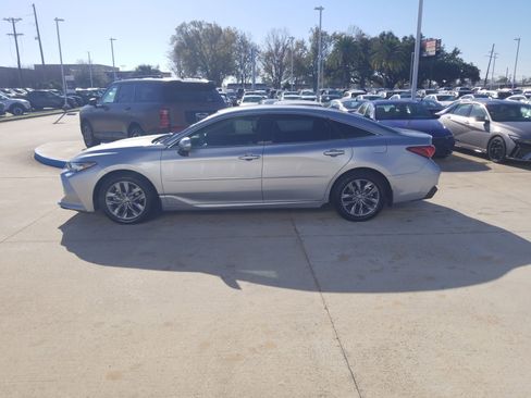 Used 2022 Toyota Avalon XLE image 4