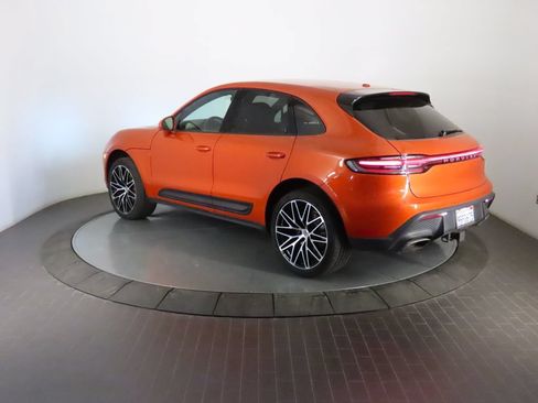 Certified 2025 Porsche Macan AWD/4WD image 3