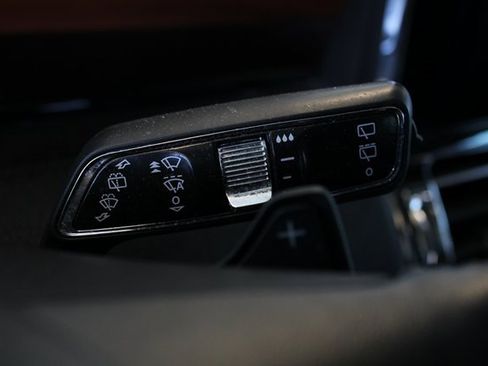 Used 2019 Lincoln Navigator Select image 14