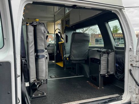 Used 2011 Ford E-350 and Econoline 350 Extended Super Duty w/ PWR Group RWD image 19