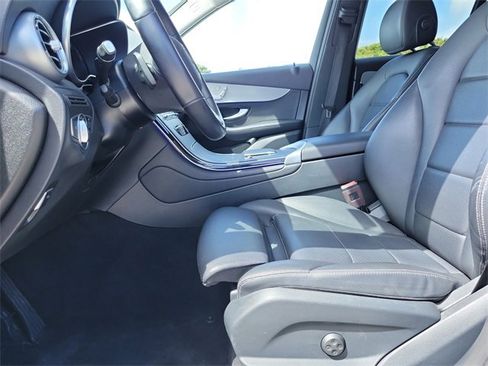 Used 2022 Mercedes-Benz GLC 300 w/ Premium Package Lite image 19
