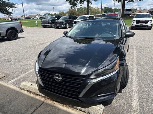 Used 2024 Nissan Altima 2.5 S FWD image 2