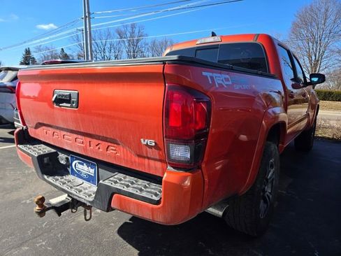 Used 2018 Toyota Tacoma TRD Sport image 4