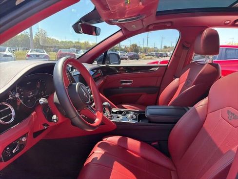 Used 2022 Bentley Bentayga image 16