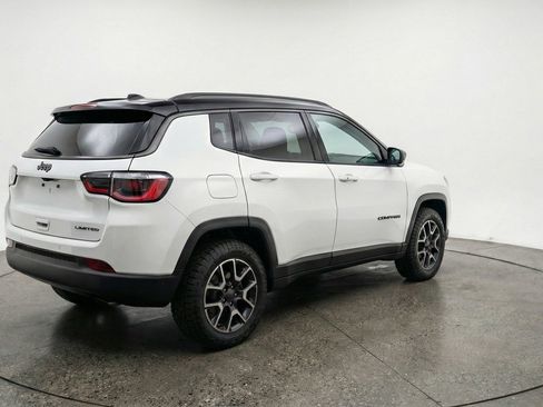 Used 2025 Jeep Compass Trailhawk image 9