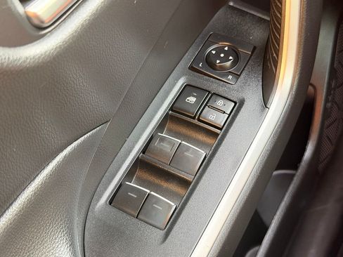 Certified 2022 Toyota RAV4 XLE FWD image 25