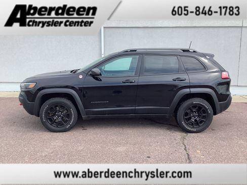 Used 2019 Jeep Cherokee Trailhawk AWD/4WD image 1