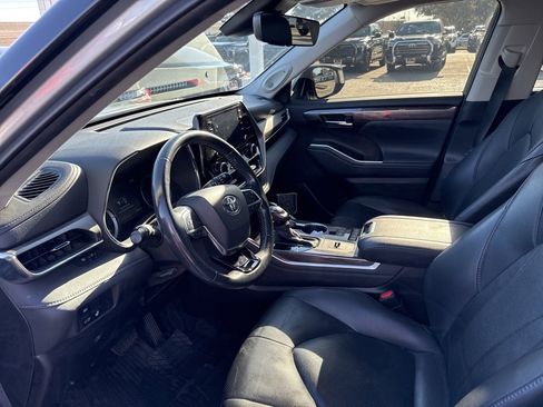 Used 2020 Toyota Highlander Limited image 6