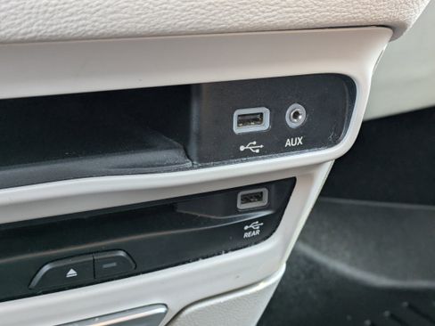 Used 2018 Chrysler Pacifica Limited w/ Advanced Safetytec Group image 30