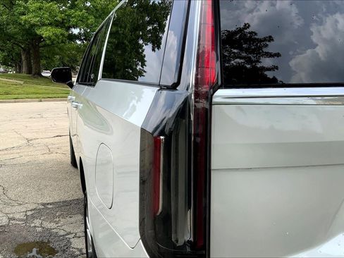 Used 2021 Cadillac Escalade ESV Premium Luxury w/ Driver Assist Tech Package AWD/4WD image 27