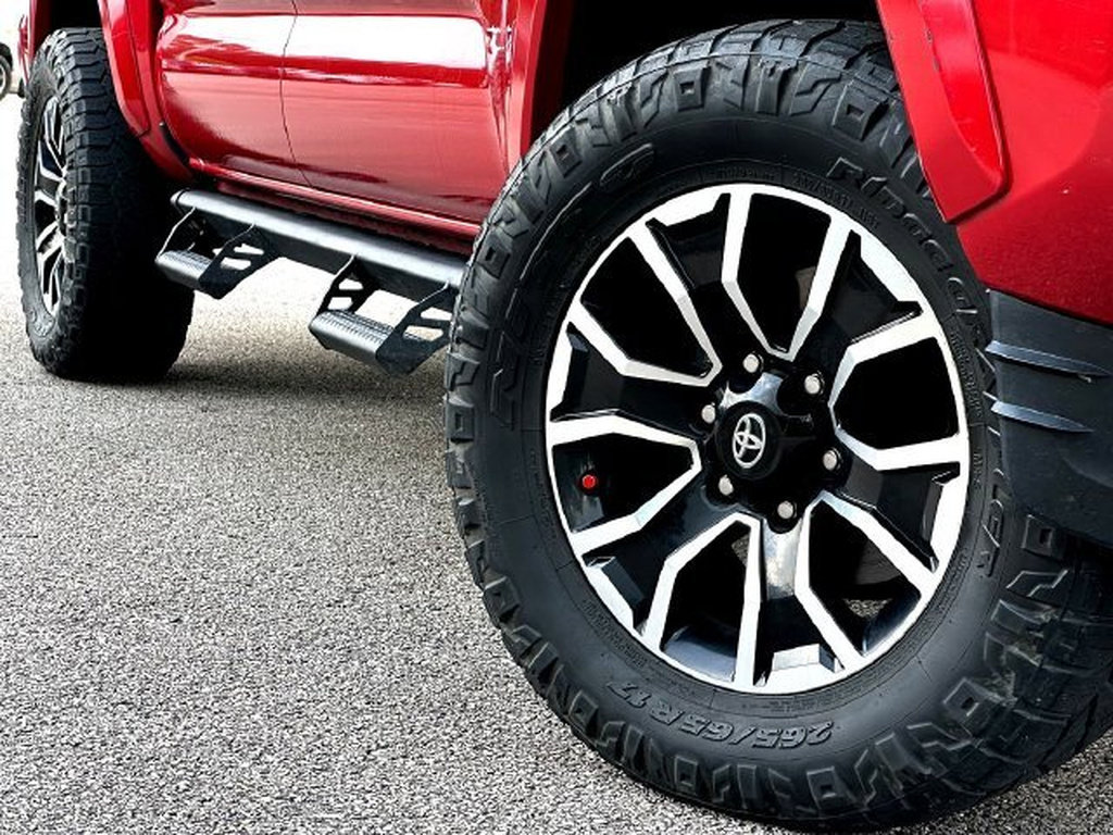 Used 2021 Toyota Tacoma TRD Sport w/ Technology Package AWD/4WD image 2