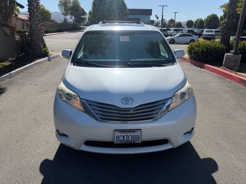 Used 2015 Toyota Sienna XLE w/ XLE Navigation Package FWD image 3