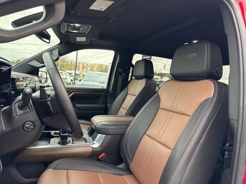 Used 2024 Chevrolet Silverado 1500 High Country image 19