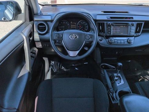 Used 2018 Toyota RAV4 XLE FWD image 16