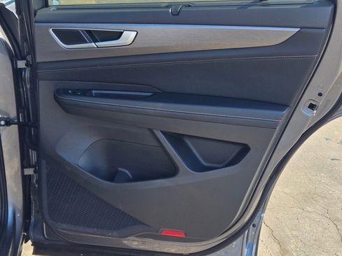 Used 2025 Volkswagen Atlas Cross Sport SE image 10