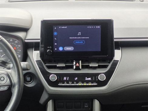 Used 2024 Toyota Corolla Cross LE image 9