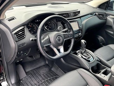 Used 2022 Nissan Rogue Sport SL w/ Premium Package image 17