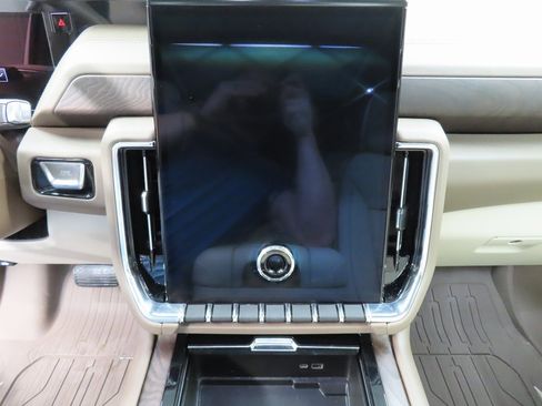 Used 2025 GMC Yukon Denali image 15