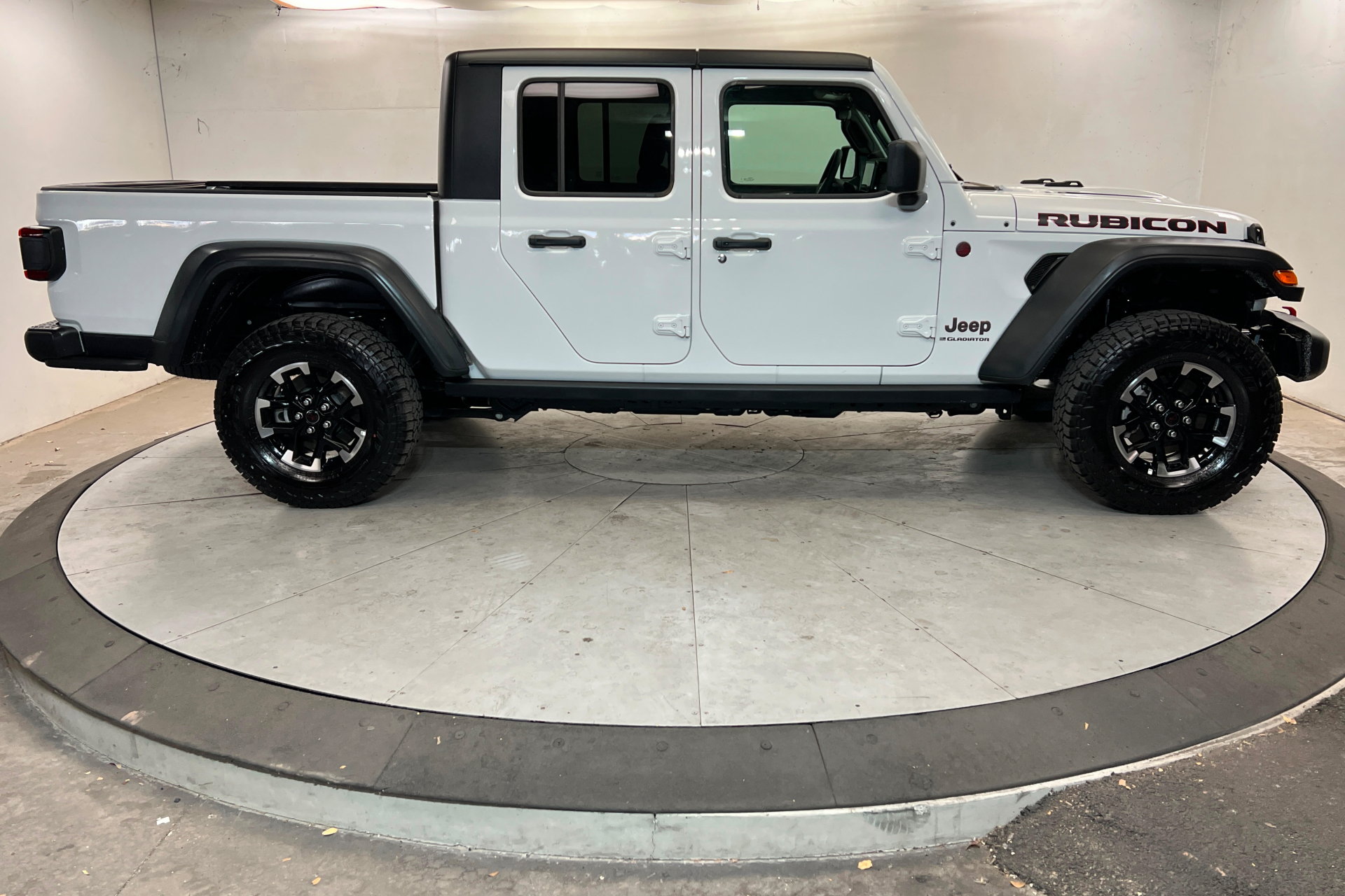 Used 2026 Jeep Gladiator Rubicon AWD/4WD image 7