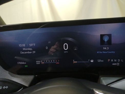 Used 2025 Buick Enclave Sport Touring image 10