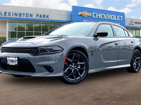 Used 2023 Dodge Charger R/T w/ Plus Group image 2