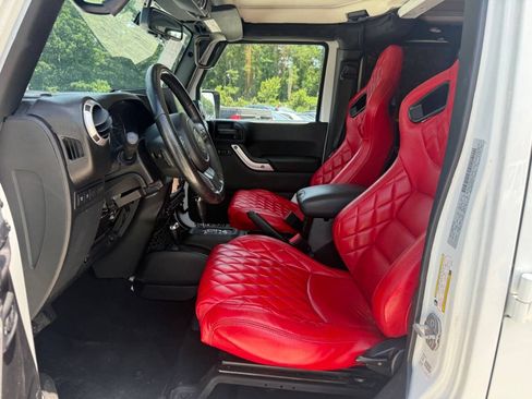 Used 2015 Jeep Wrangler Unlimited Rubicon w/ Dual Top Group AWD/4WD image 15
