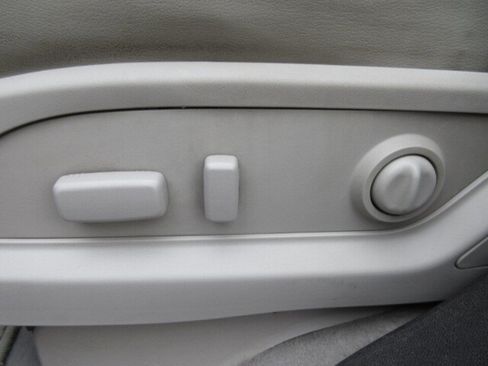 Used 2011 GMC Acadia Denali image 13